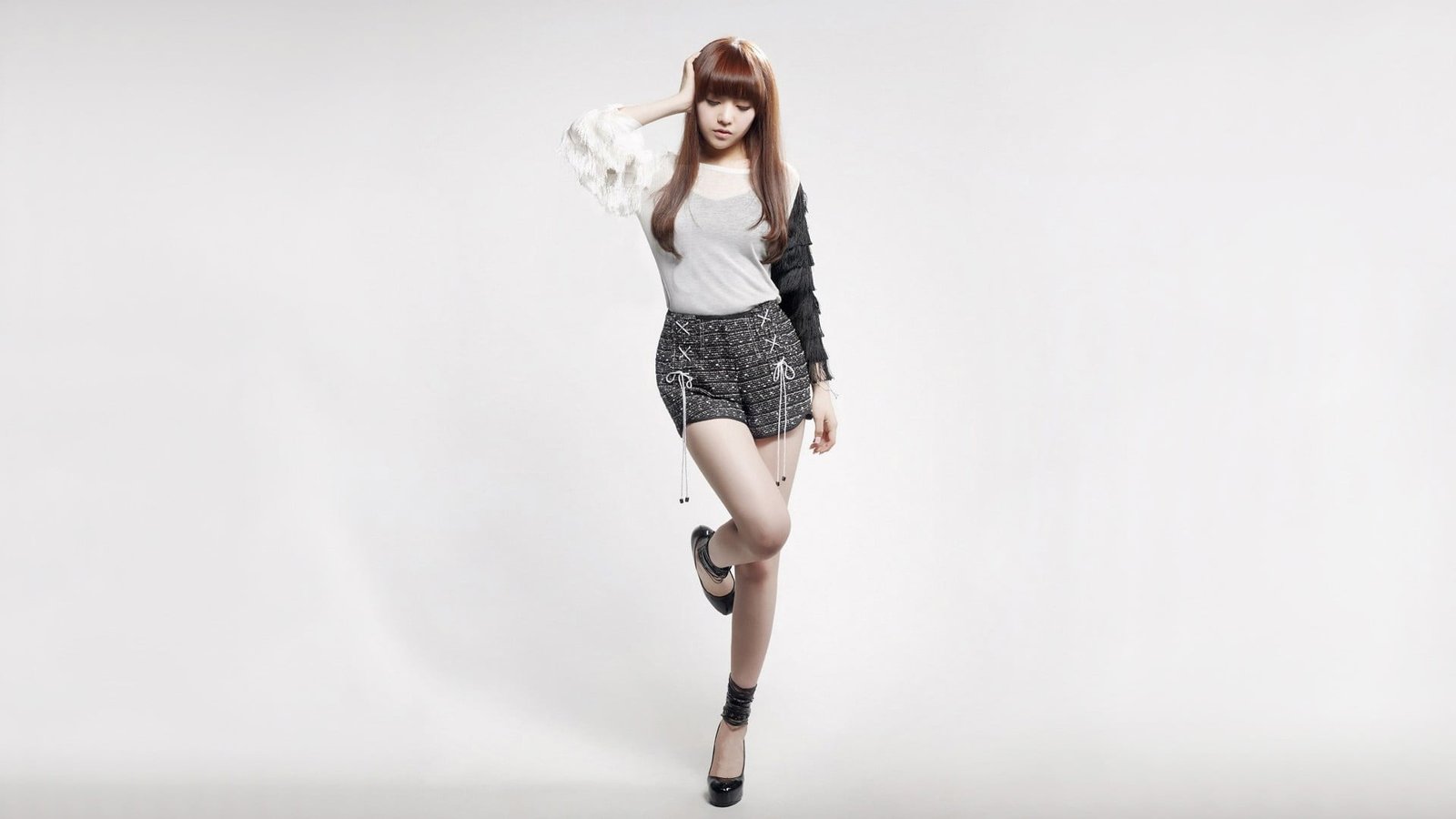 women s white and black long sleeved rompers Girl Day K pop 2k