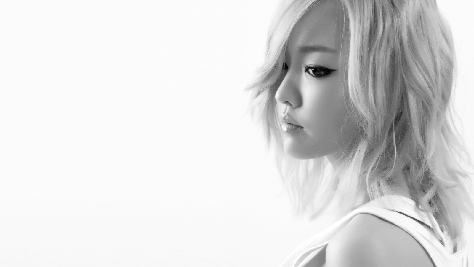 Younha women Asian monochrome dark eyes Korean face simple background 2k