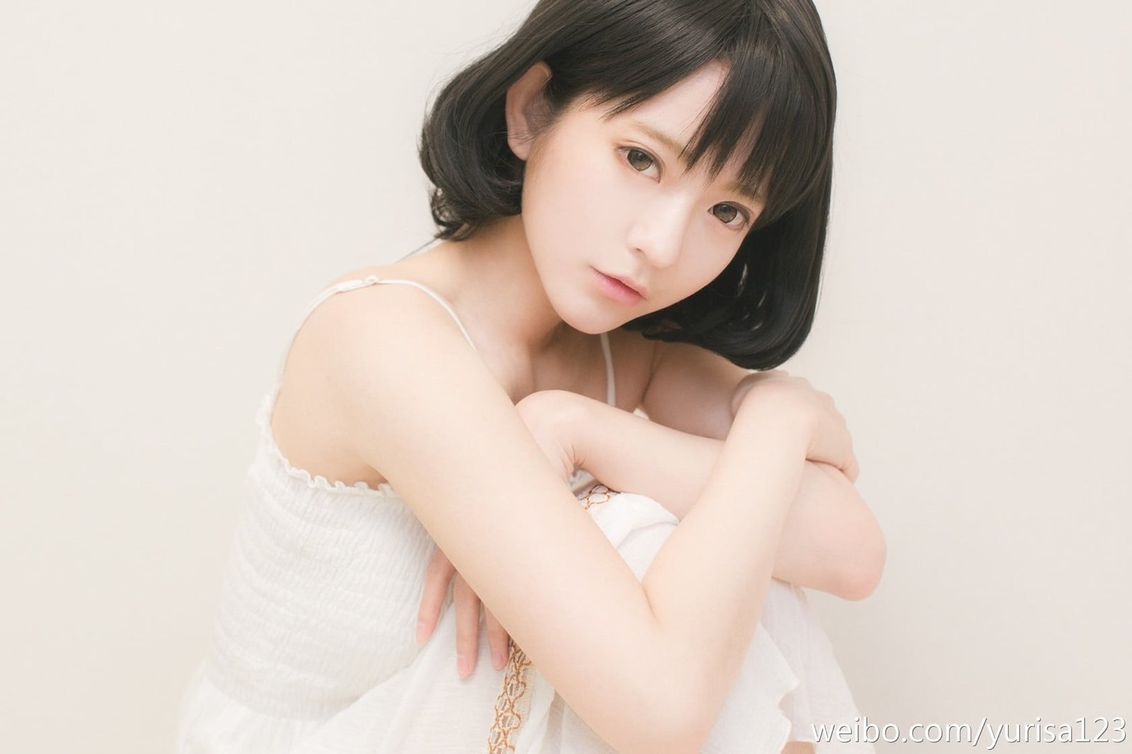 Yurisa Chan Korean model women one person indoors portrait 2k
