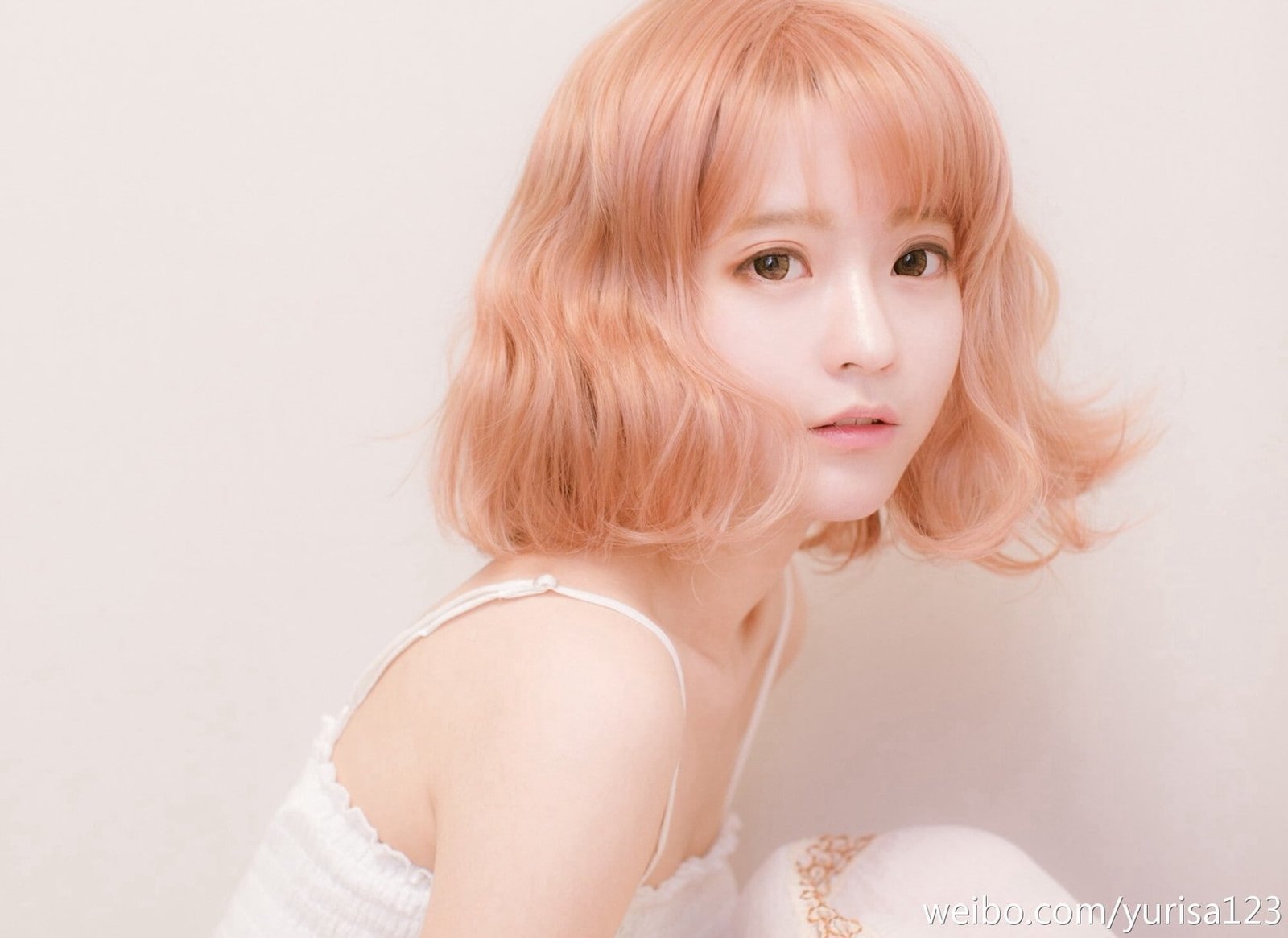 Yurisa Chan Korean model women portrait blond hair headshot 2k