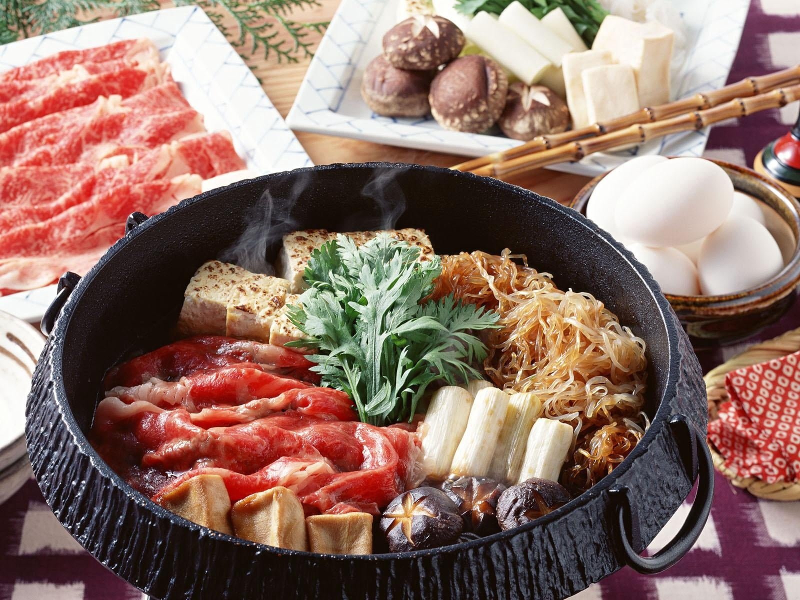 ramen dish chinese cuisine noodles meat greens hot components 2k