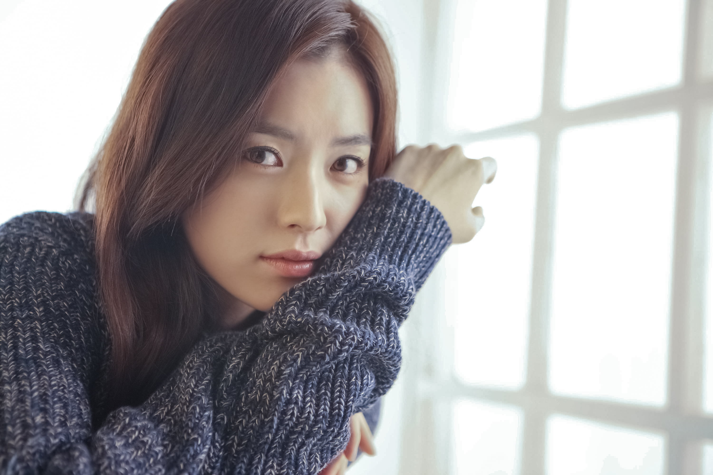 Han HyoJoo actress women Asian brunette long hair sweater 2k
