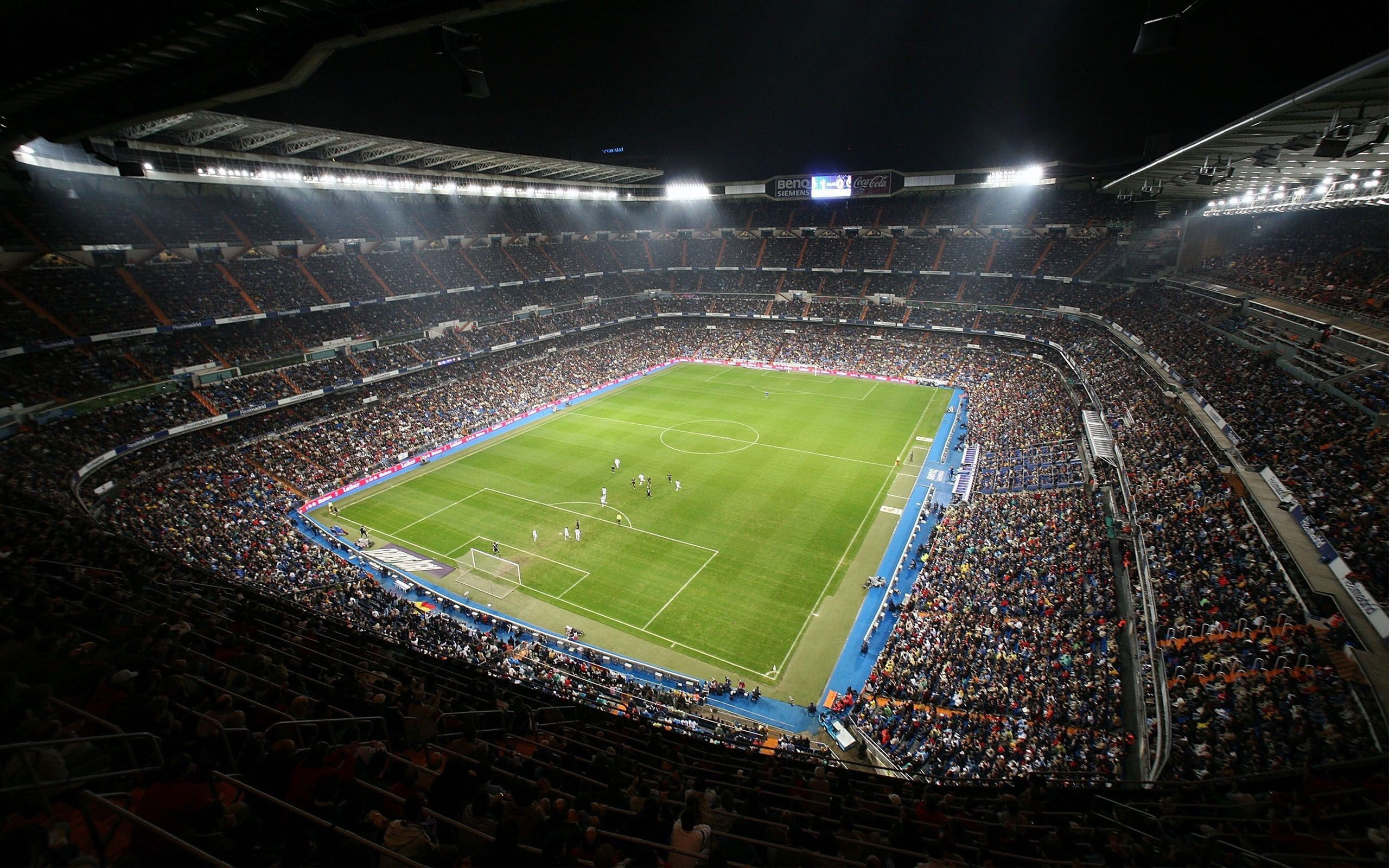 green soccer field Santiago Bernabeu Stadium Real Madrid Spain 2k
