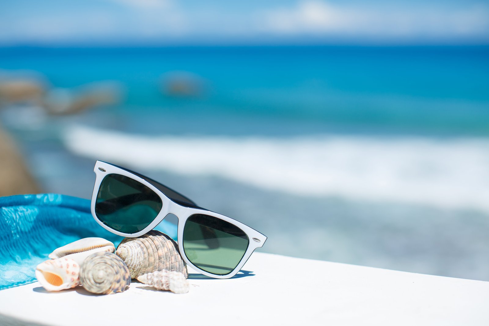 white Wayfarer sunglasses summer beach sea blue sky vacation 2k 4k 5k