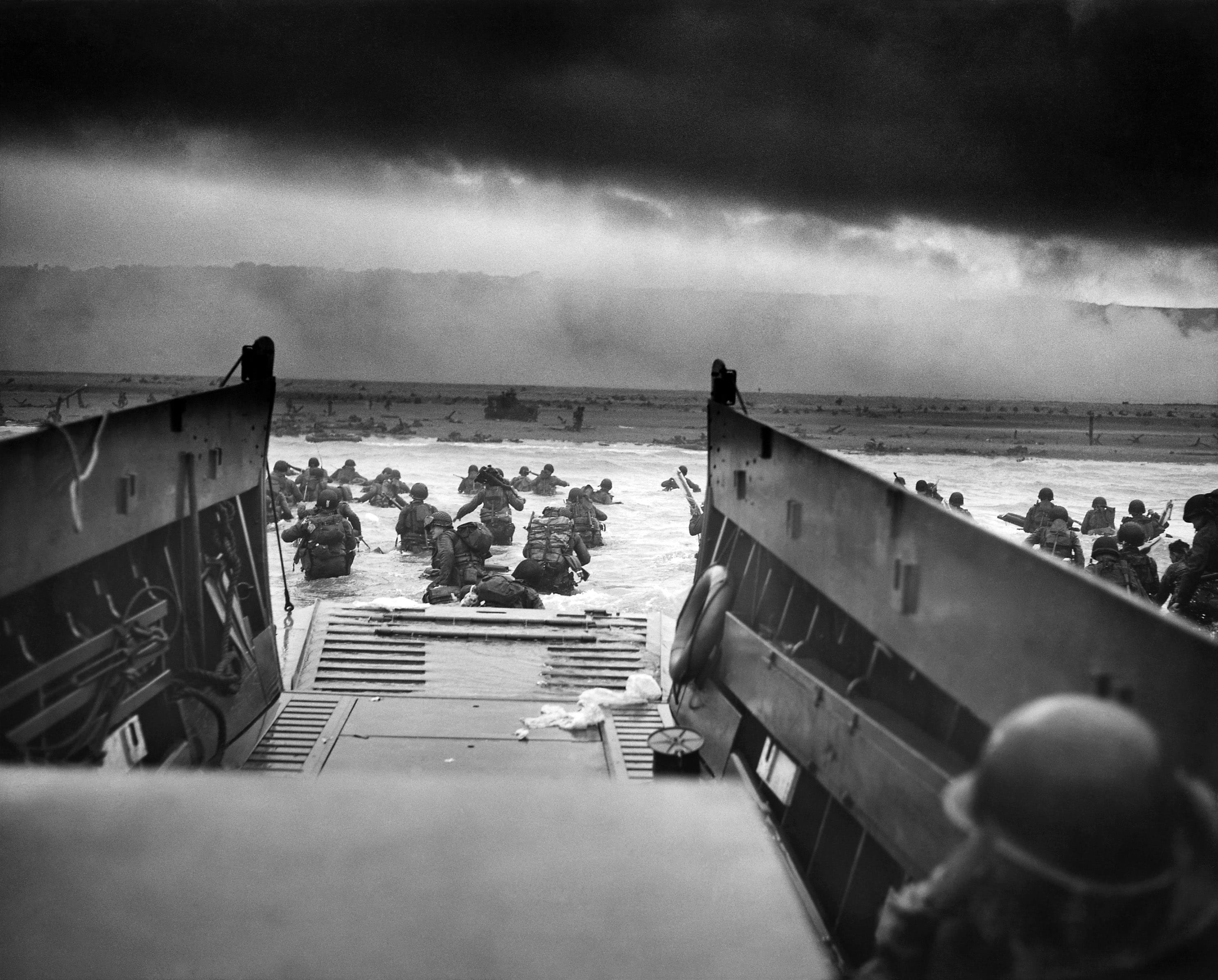 Landing Craft delivering Troops to Omaha Beach during D Day World War II 2k