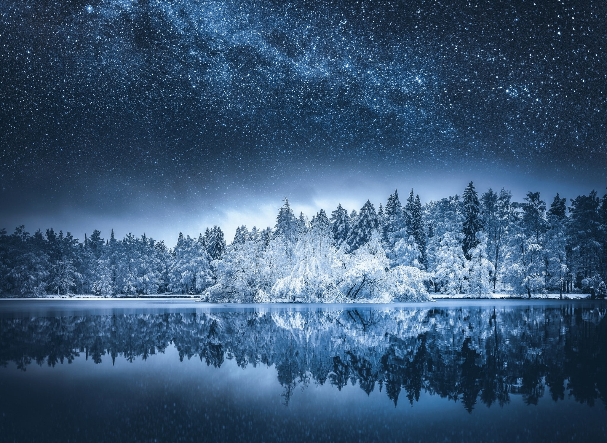 Milky Way Finland forest snow water fall starry night 2k
