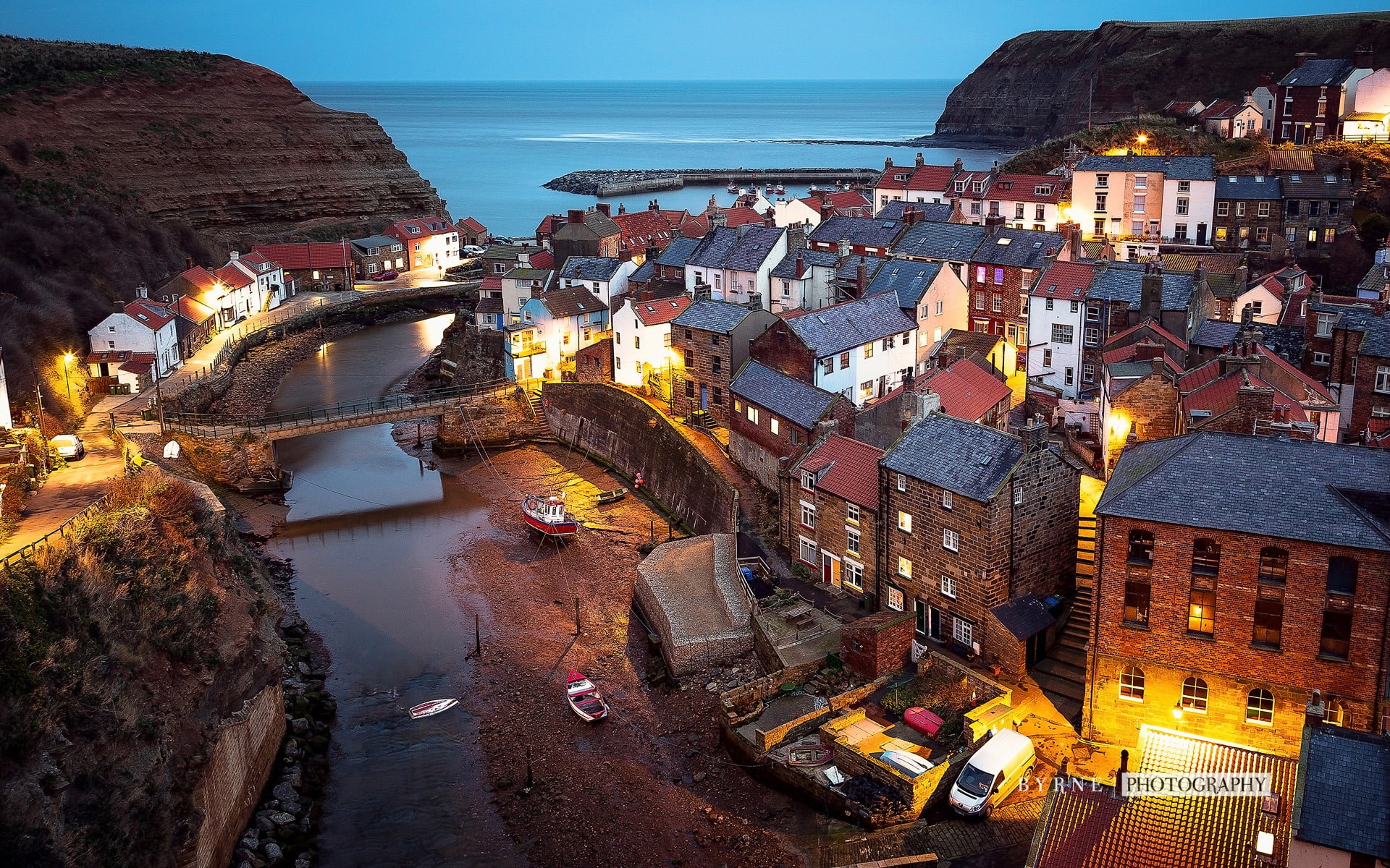 Staithes nighttime England travel scenery wallpape building exterior 2k