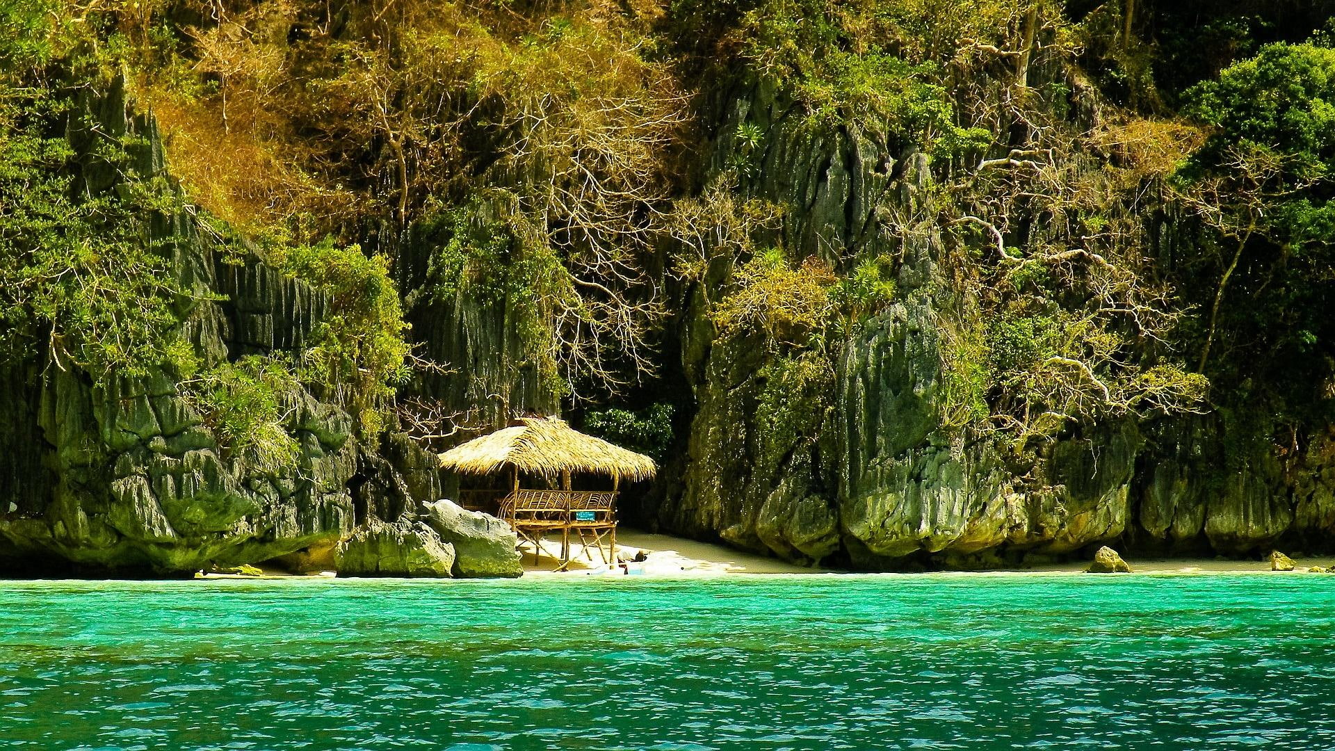 Hidden Cove In Palawan Philippines beach jungle green sea 2k