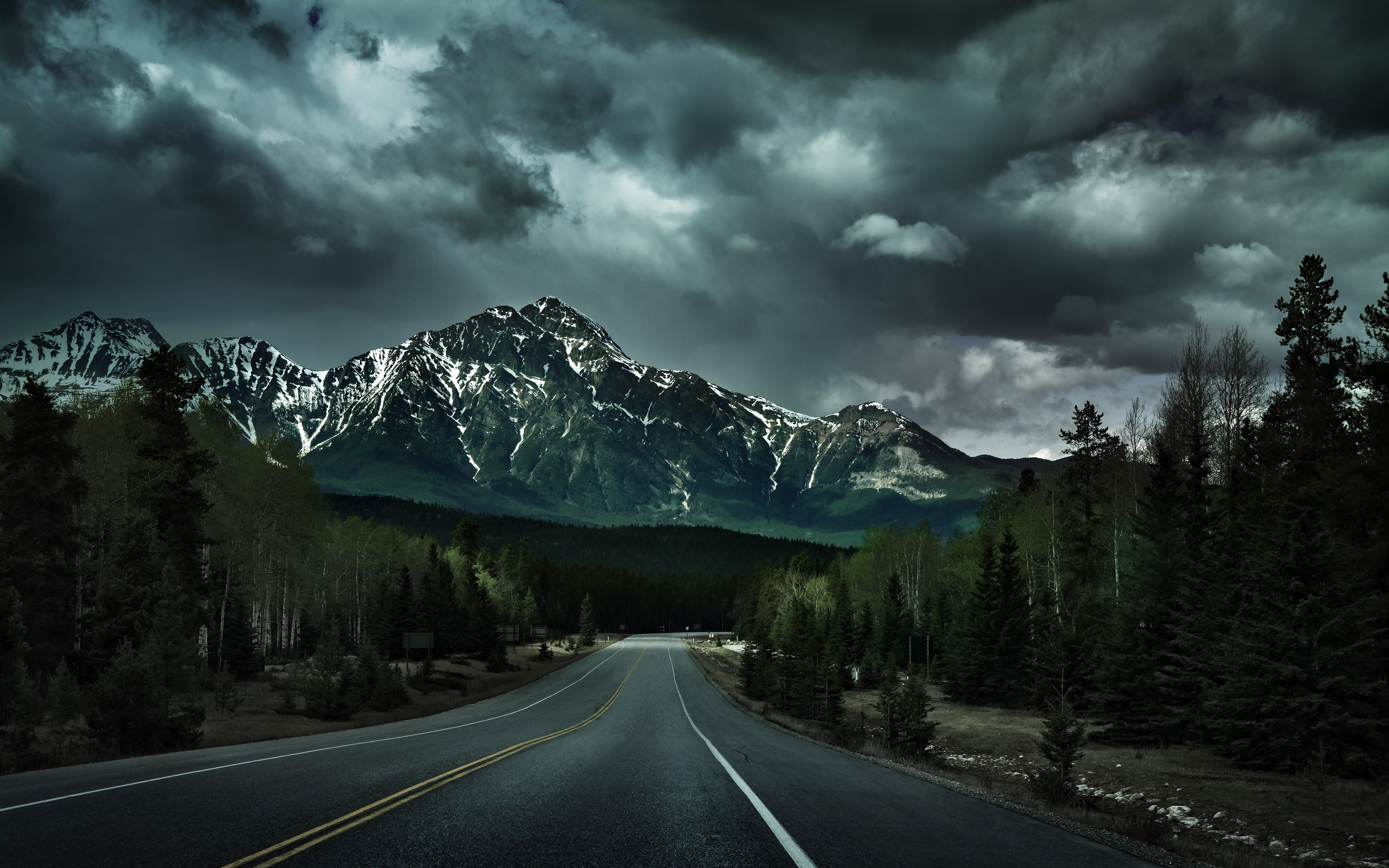 asphalt road nature landscape lines clouds Canada mountains 2k 4k