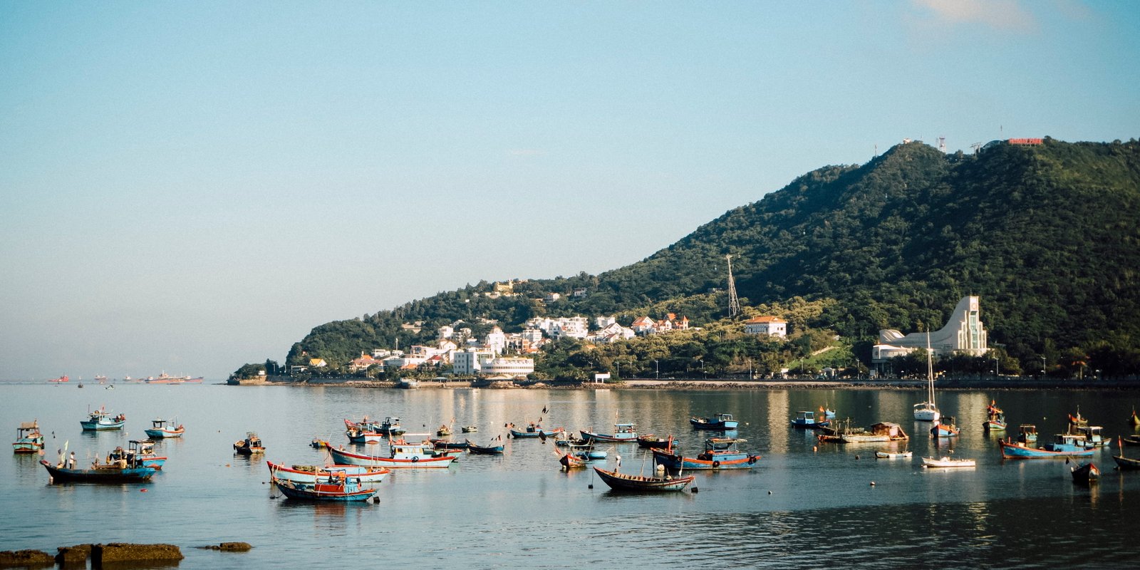 vietnam v ng t u coean sea water mountain boats blue 2k 4k