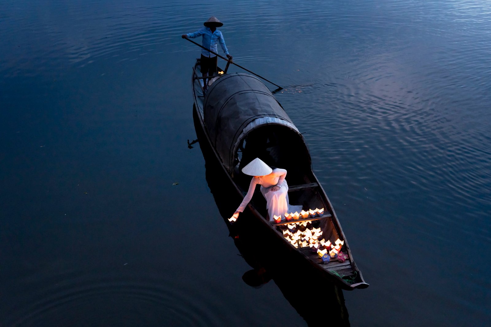 Woman Putting Candles on Water action ao dai boat boatman 2k 4k 5k