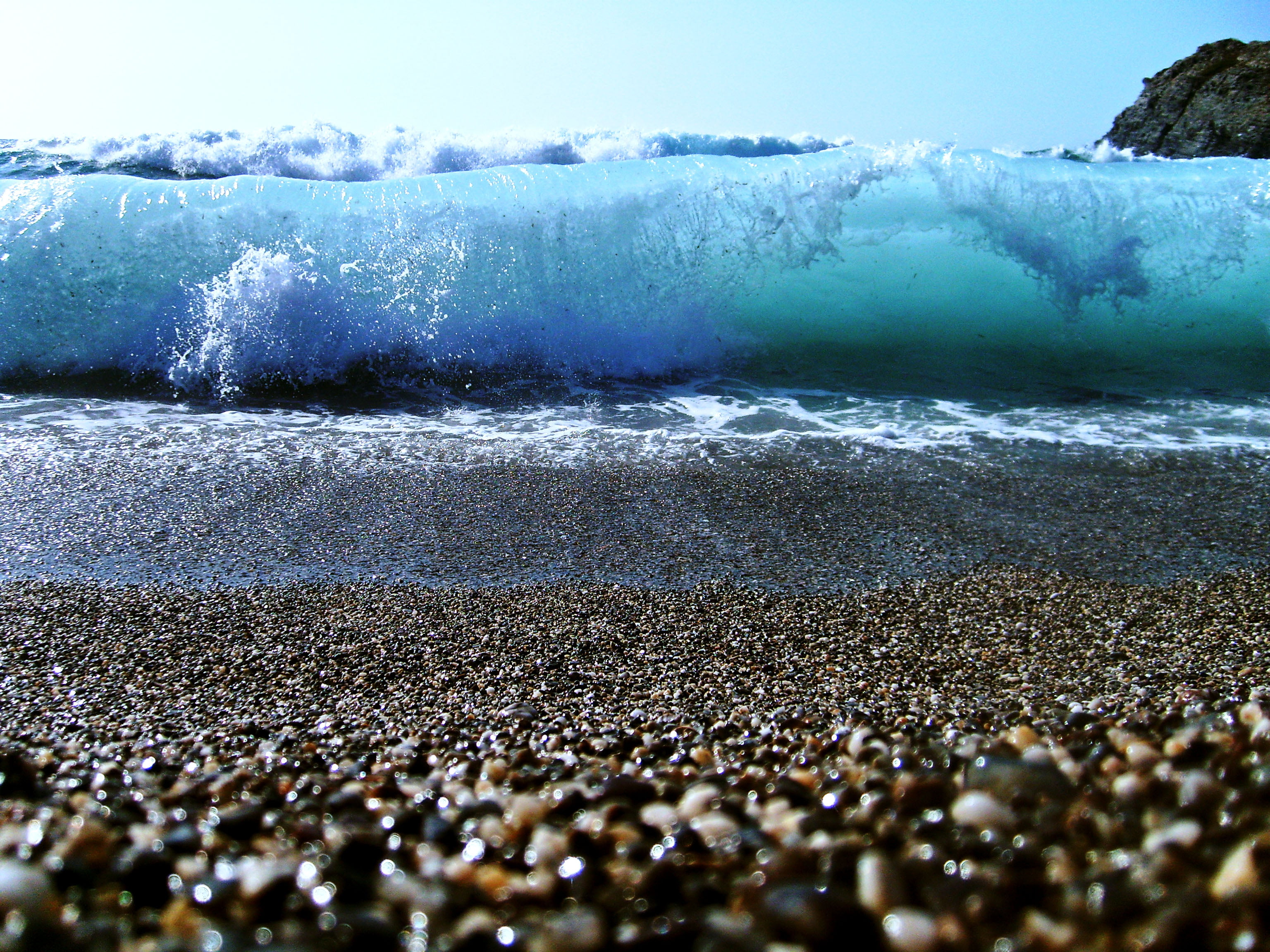 ocean waves in sea shore during daytime sardegna di 2k
