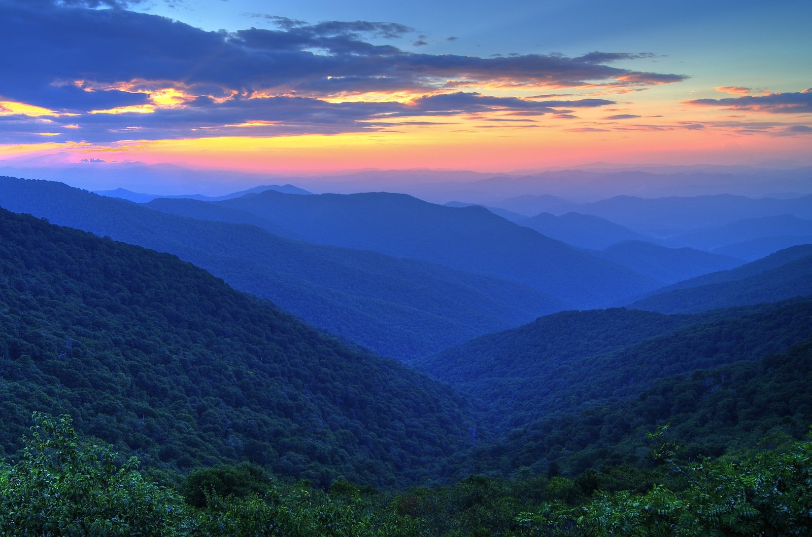 sunset above foggy hills Smokey Mountains Longview North Carolina 2k 4k