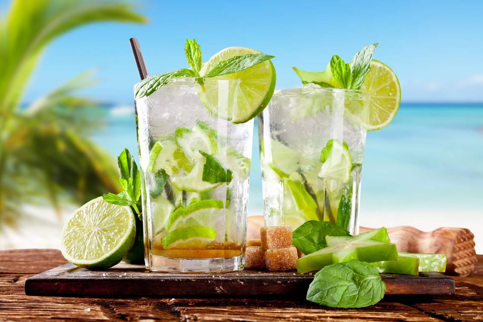two clear drinking glasses beach summer tropics cocktail 2k 4k 5k