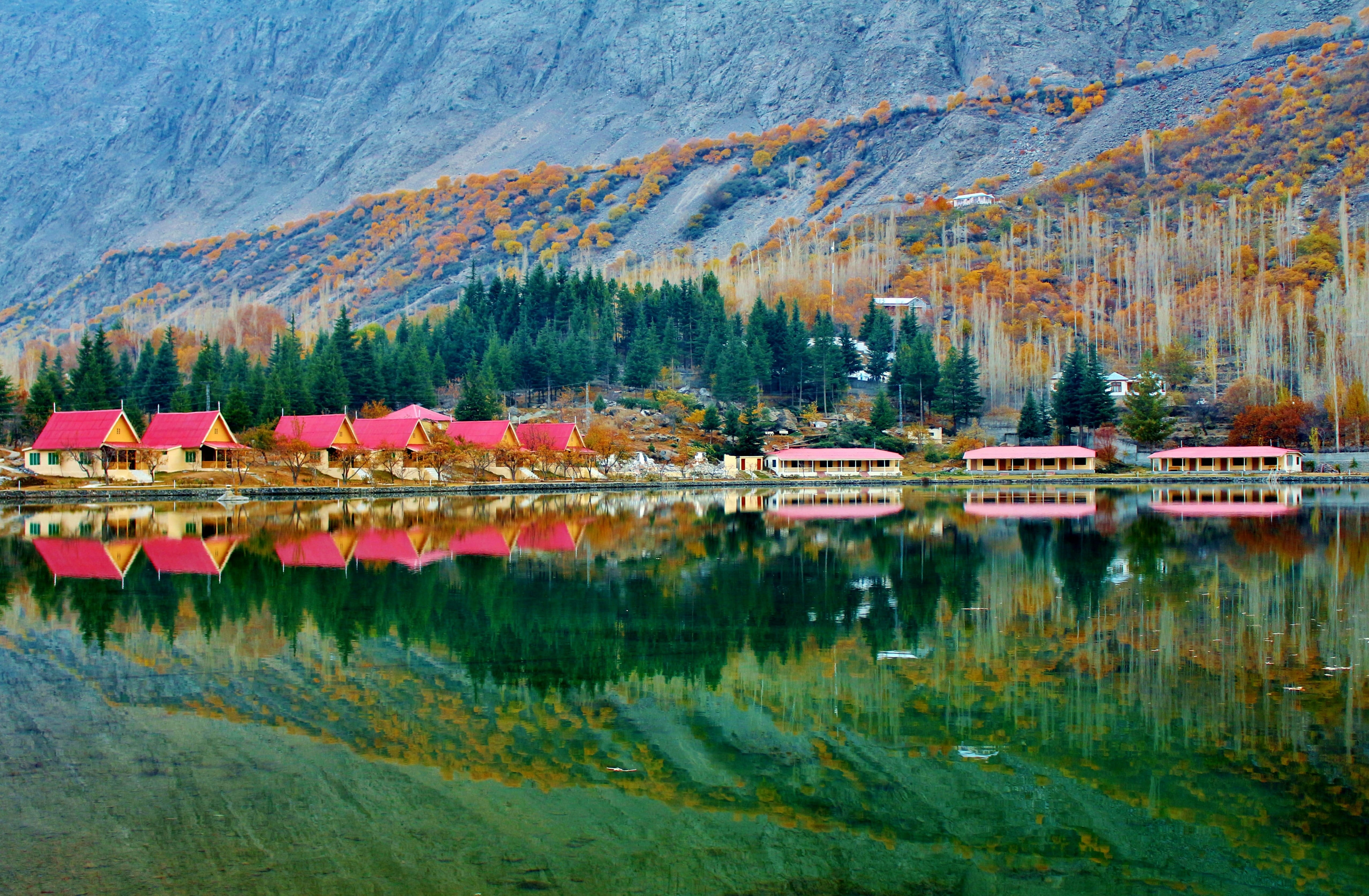 Lower Kachura Lake Shangrila skardu pakistan karakorum 2k 4k 5k