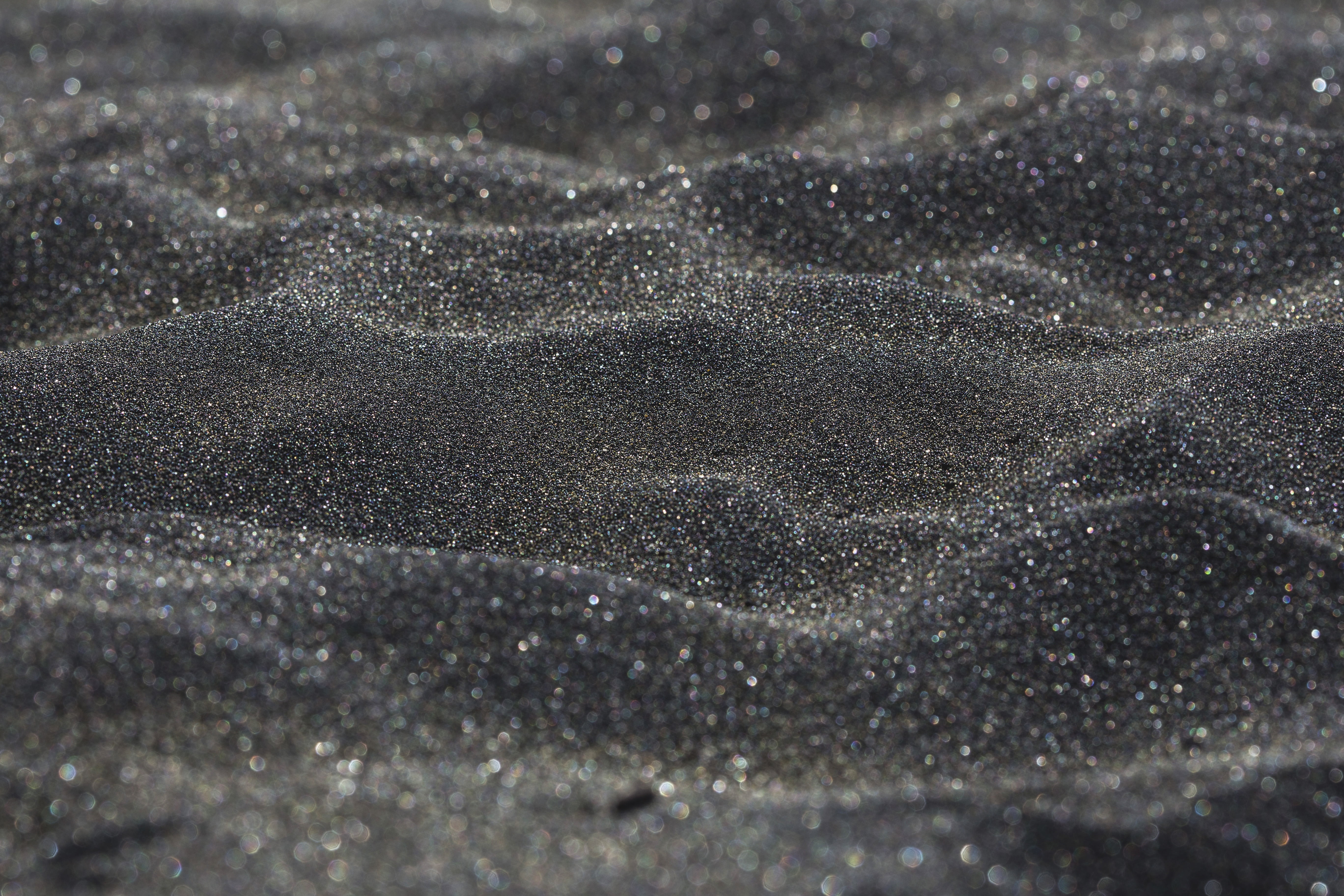 black sand macro blurred focus depth detail beach dunes 2k 4k 5k