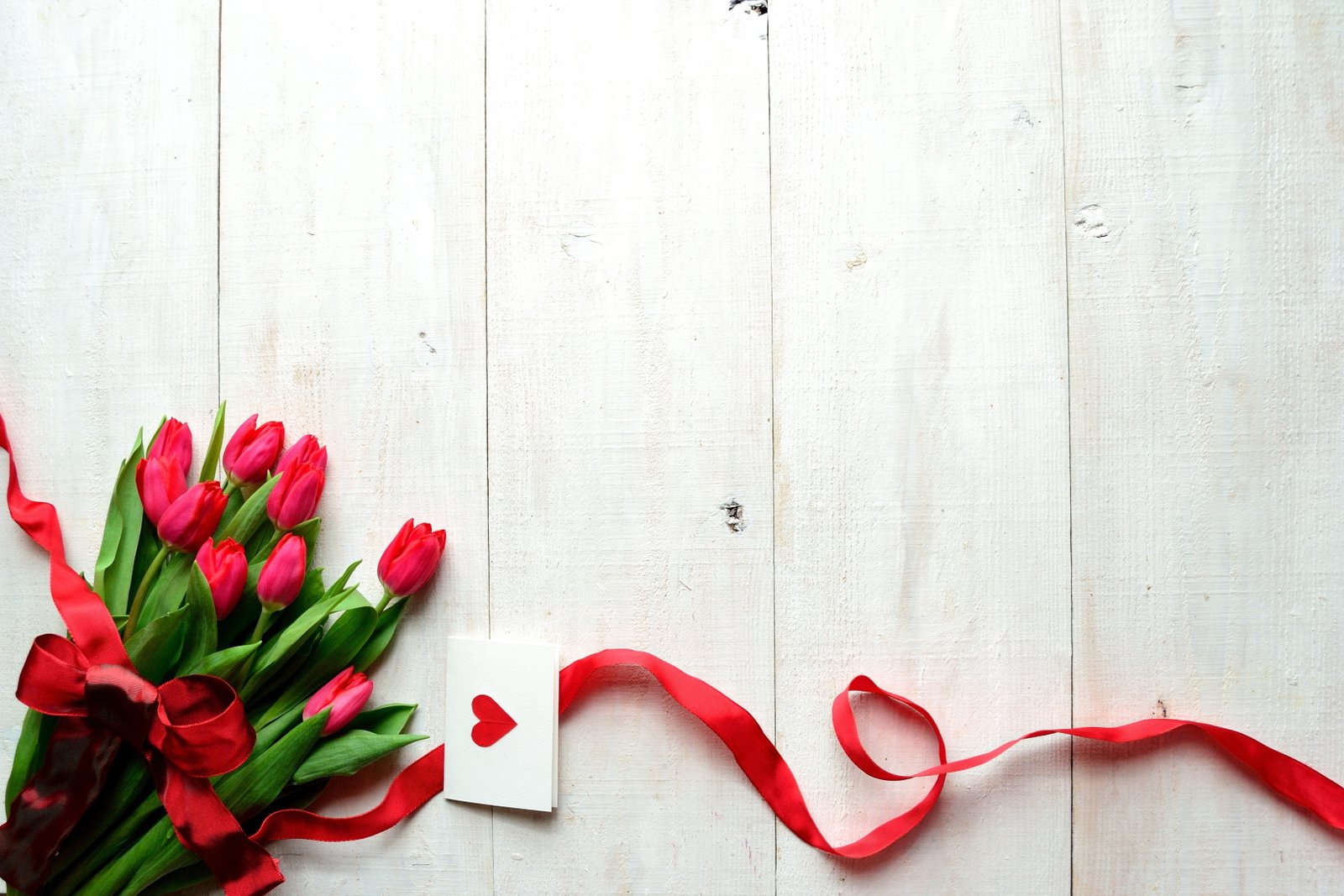 love tulips Valentines Day hearts ribbon flowers 2k 4k 5k