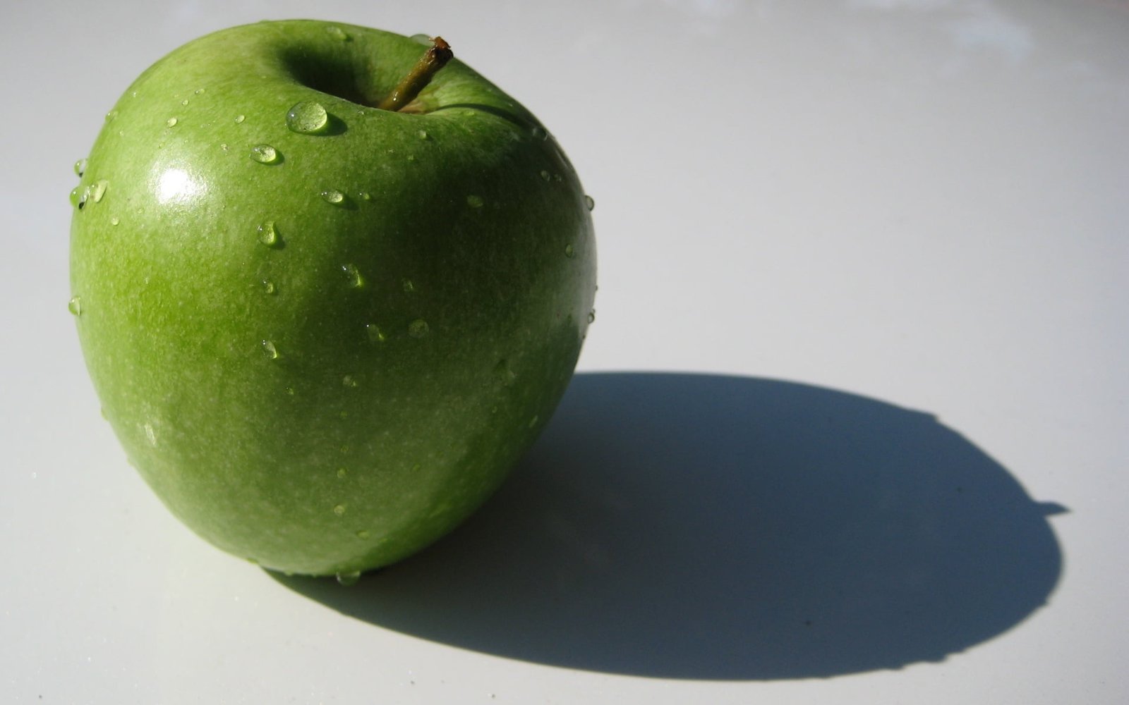 green apple fruit macro water drops shadow apples food and drink 2k