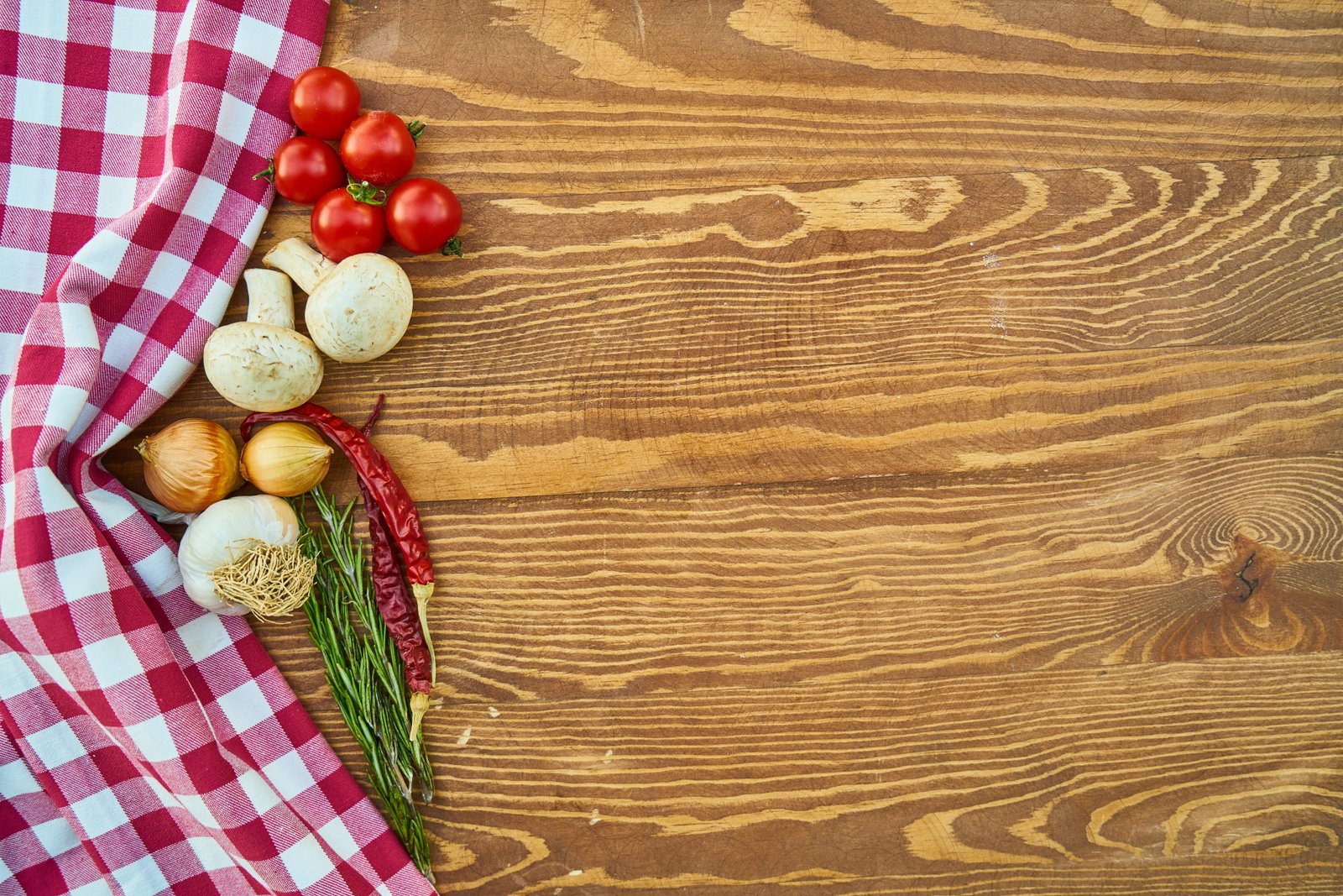 onion tomatoes and garlic table food red macro texture 2k 4k 5k 8k