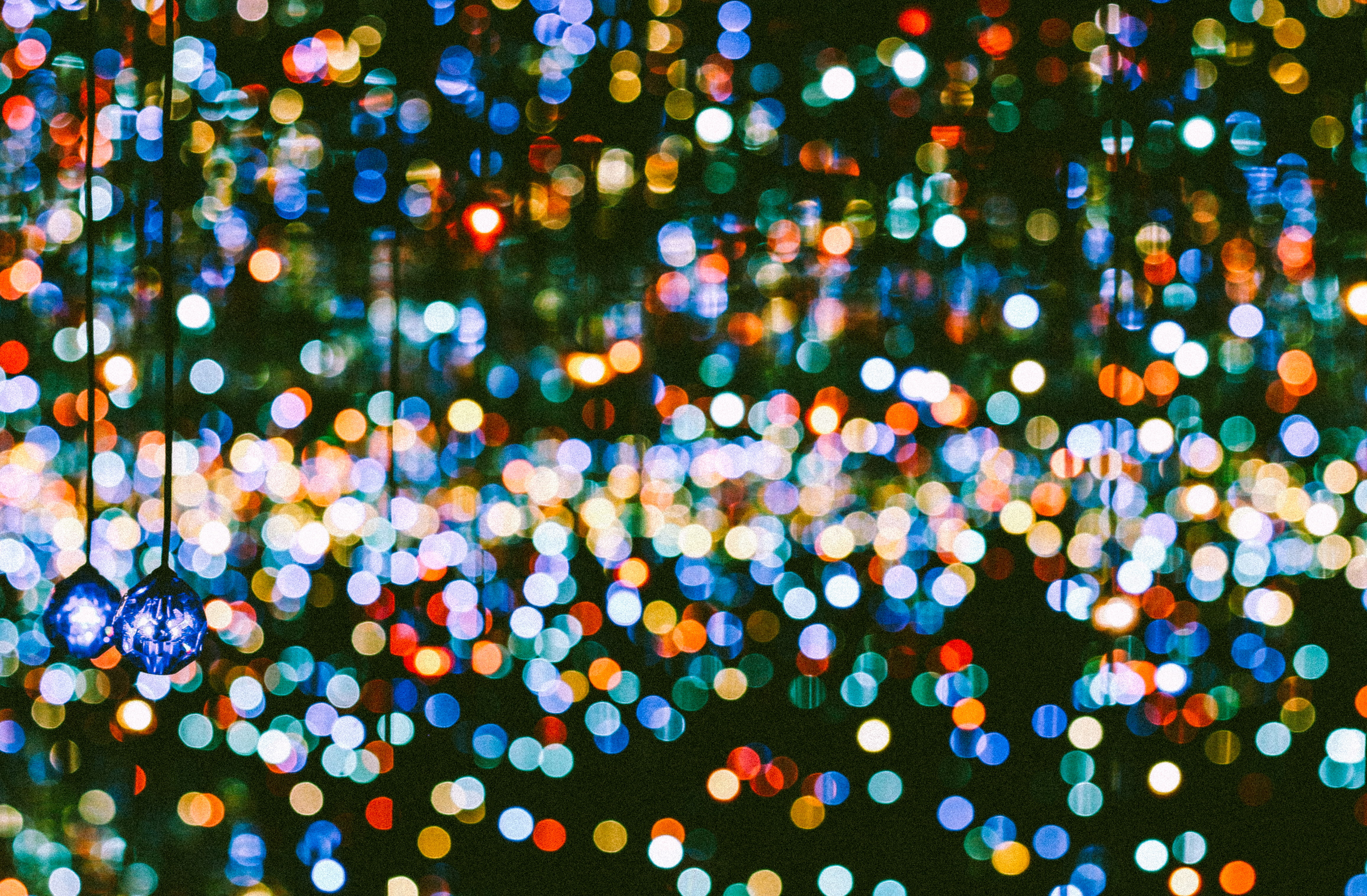blue hanging lights multicolored bokeh blurred colourful 2k 4k 5k