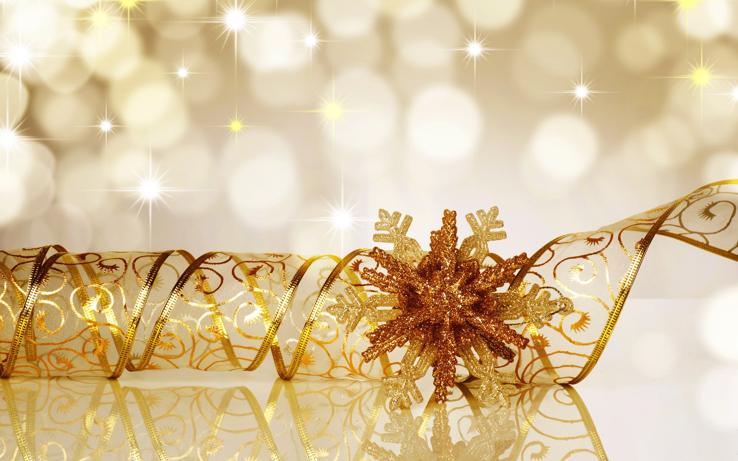 Christmas New Year ribbon decorations sparkles bokeh reflection 2k