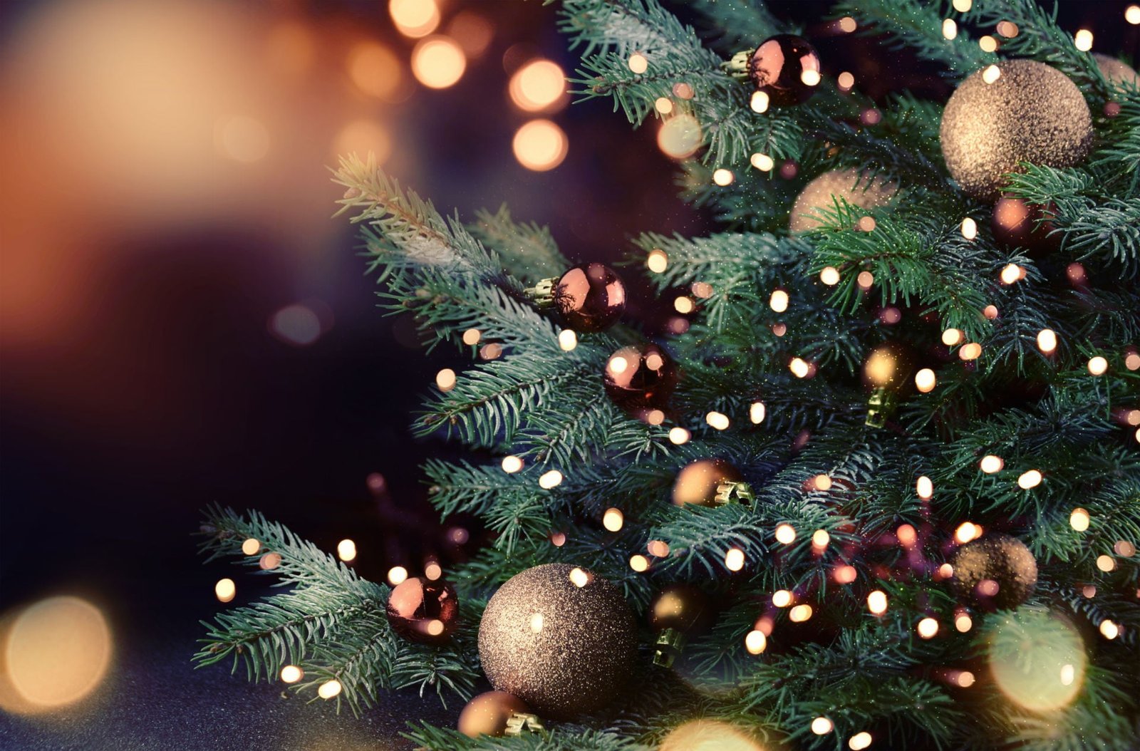 gold bauble balls tree New year bokeh christmas decoration 2k