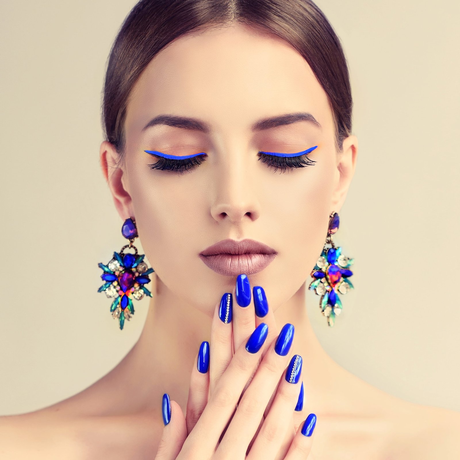 decoration blue face background portrait earrings hands 2k