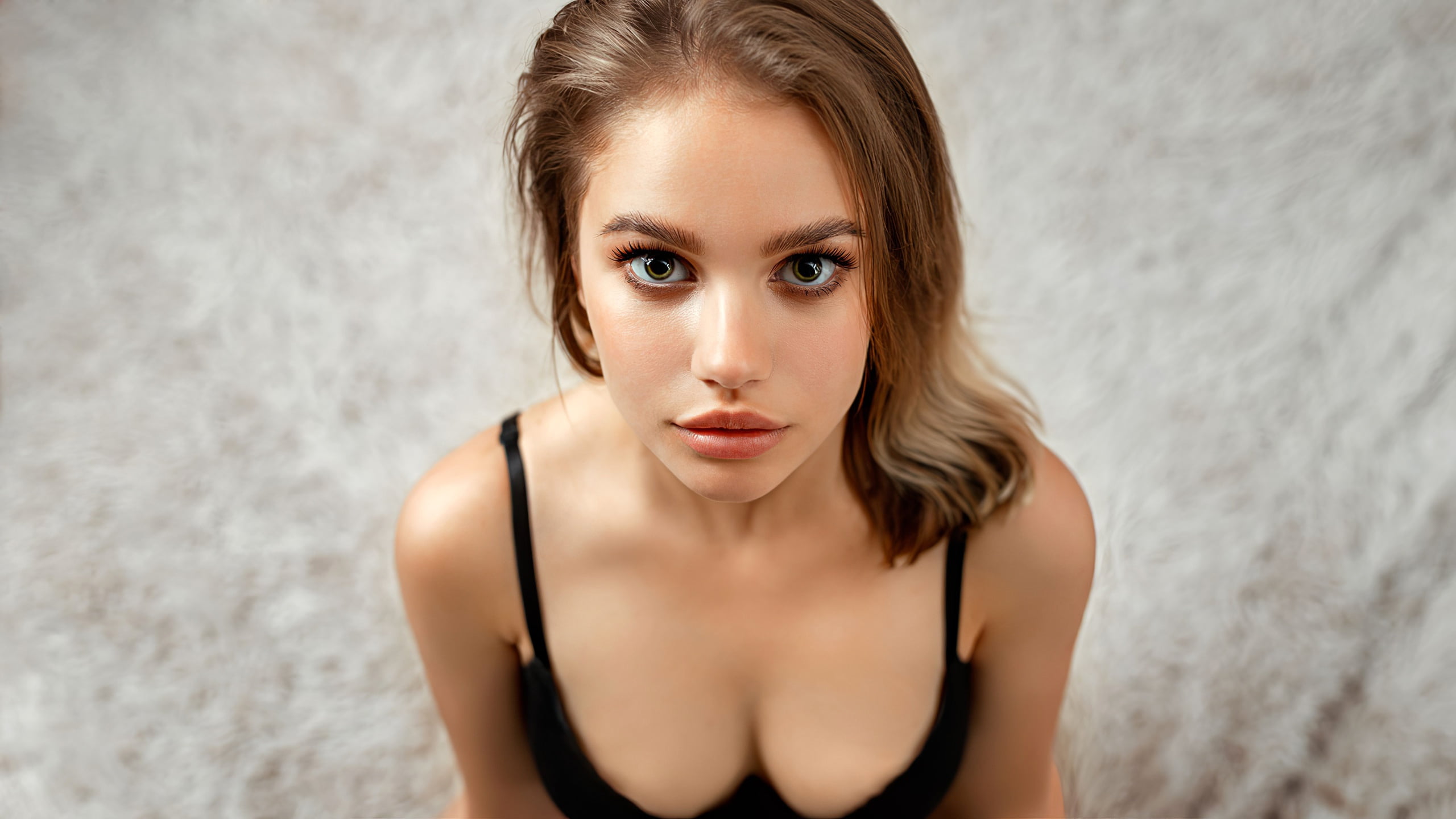 look close up face background model portrait makeup hairstyle 2k