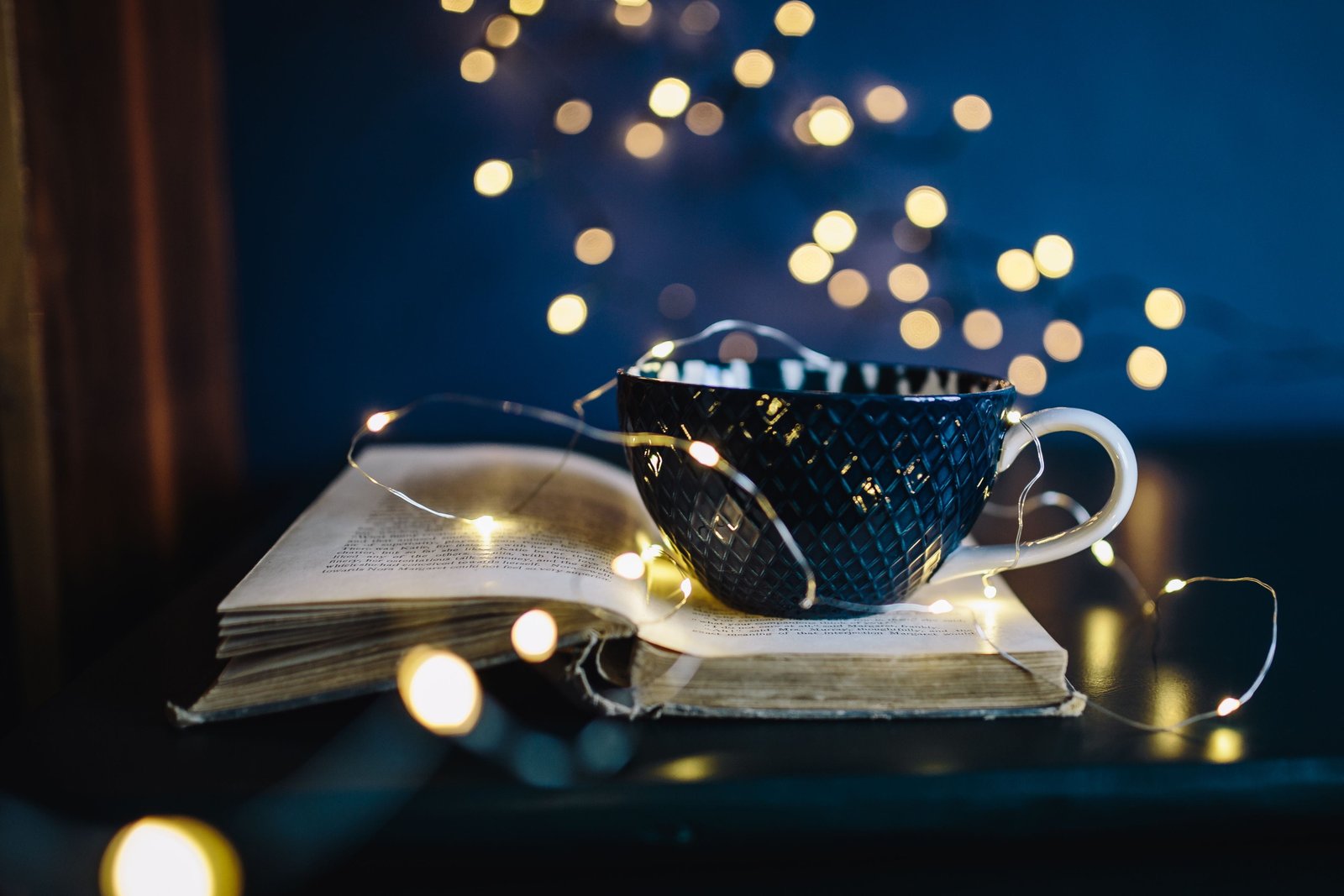 Making Magic with Fairy Lights time decoration bokeh shiny 2k 4k