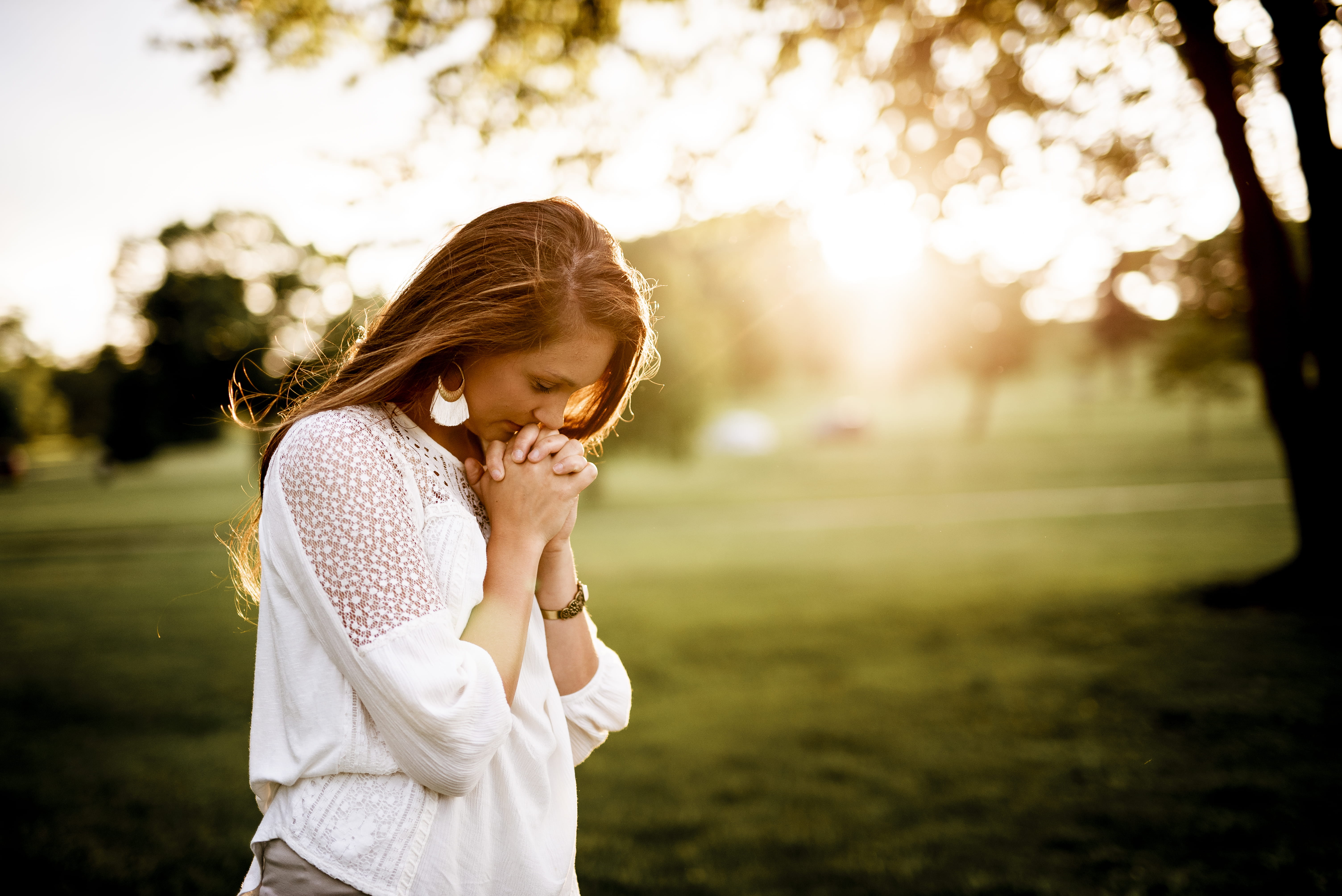 woman praying beside tree shallow focus prayer 2k 4k 5k