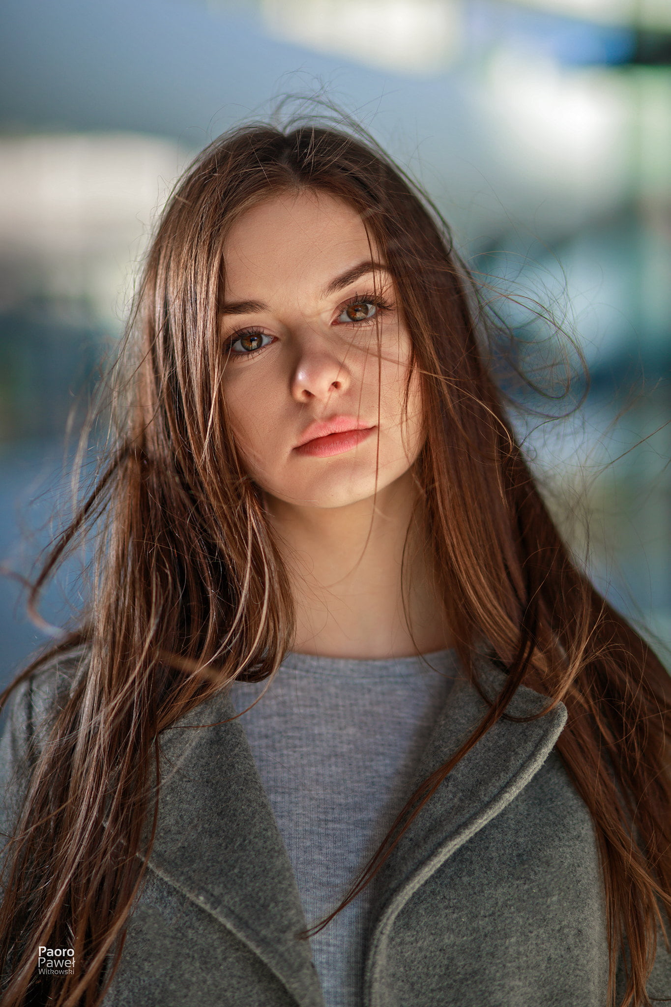 women s grey crew neck top Pawe Paoro Witkowski portrait display