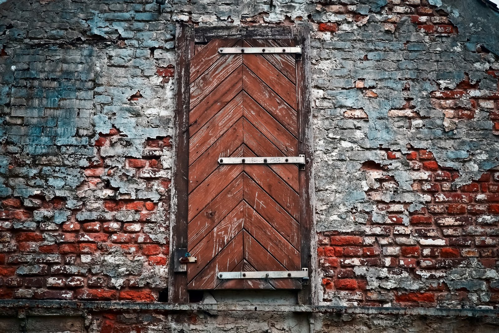 closed brown wooden door lost places building old stone brick 2k 4k 5k