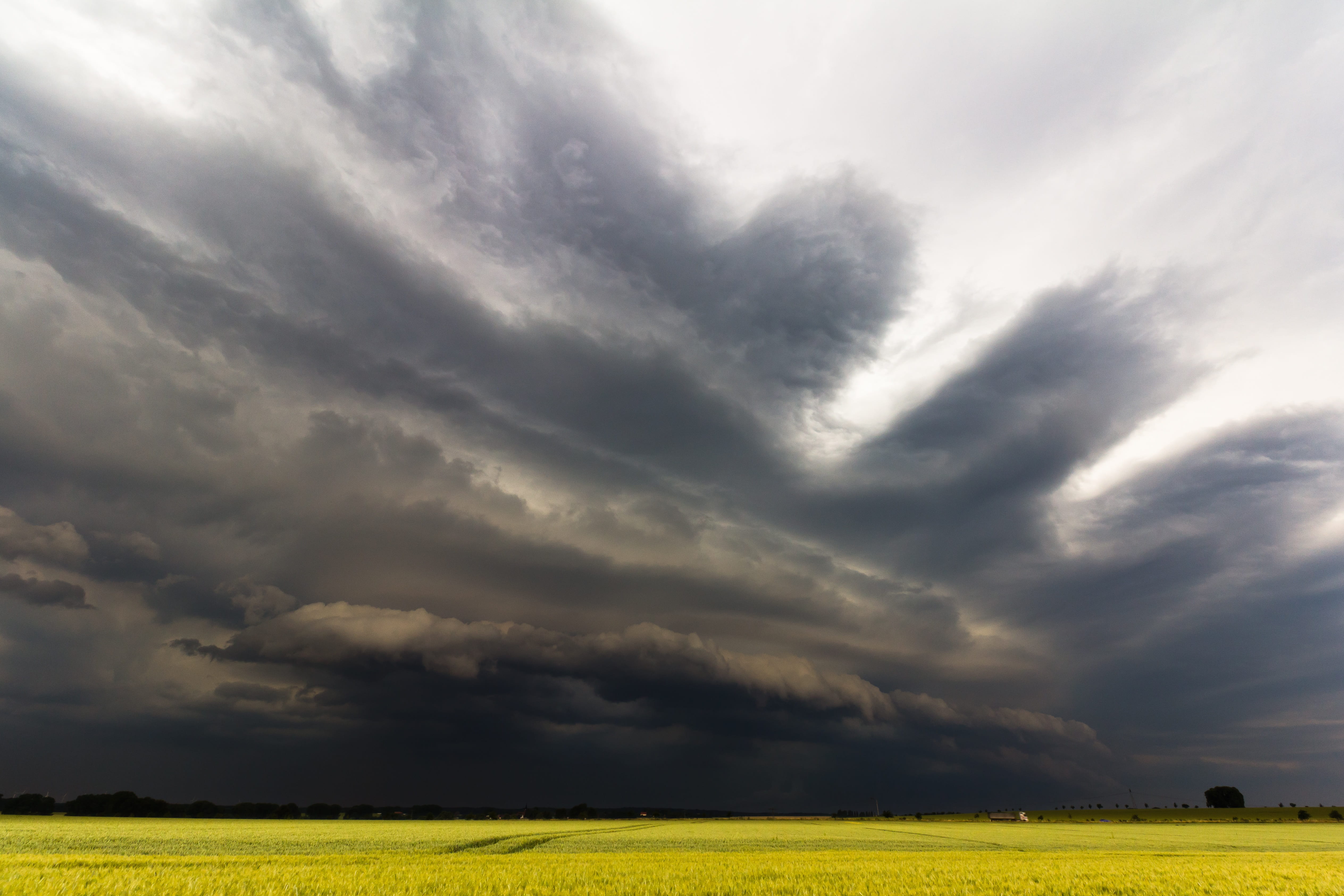 shelf cloud a thunderstorm cell storm front squall line 2k 4k 5k