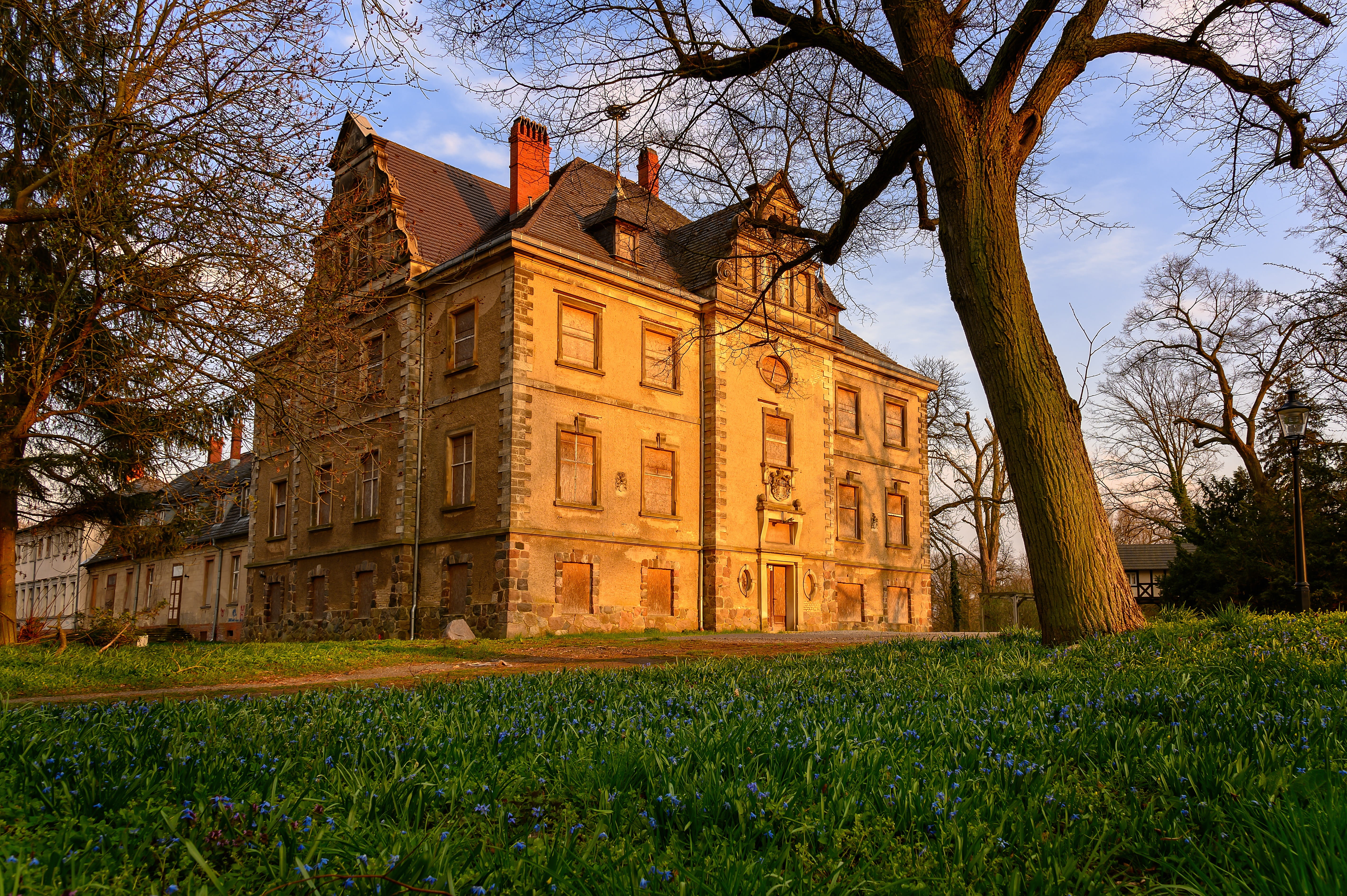 villa house building architecture abandoned real estate 2k 4k 5k