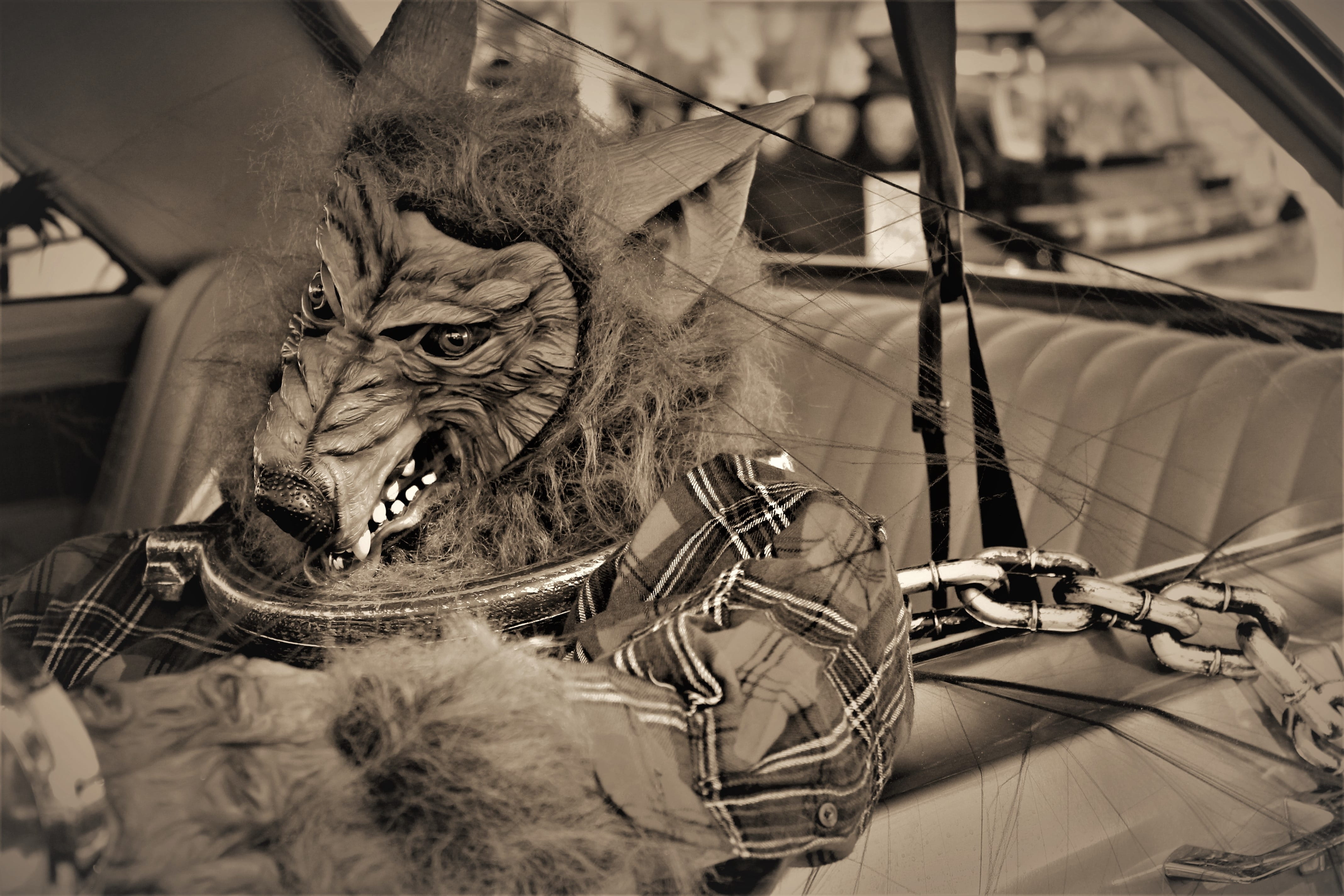 Werewolf Lycanthrope Chained Monster creature fantasy 2k 4k