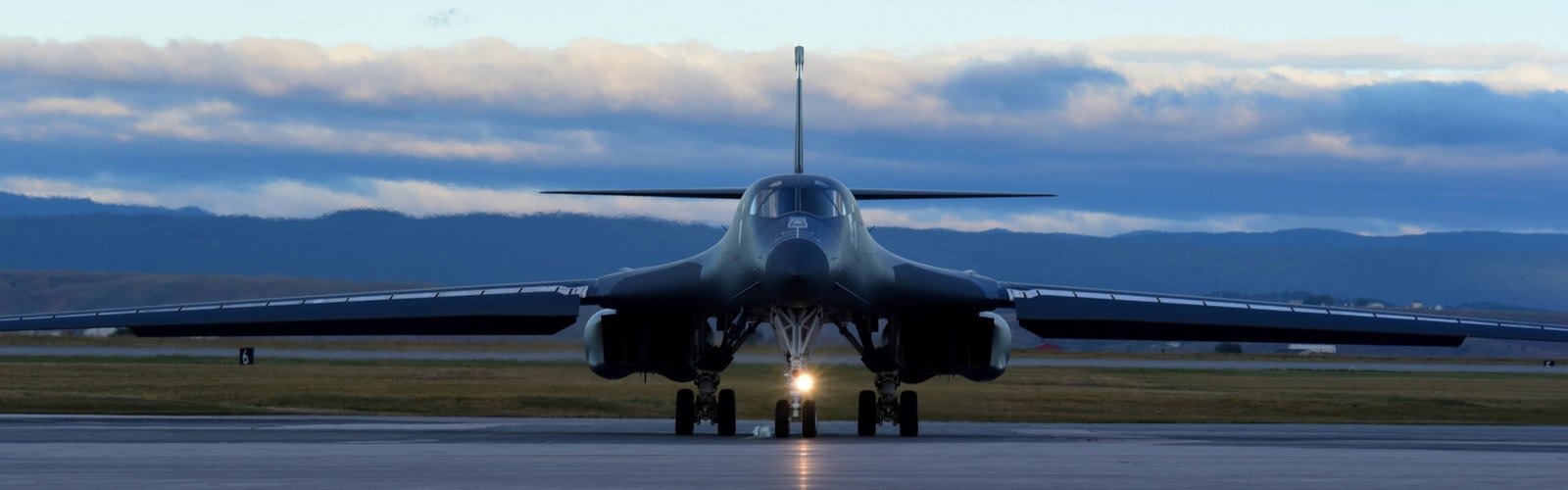 px aircraft Bomber Dual Monitors Military Aircraft widescreen dualmonitor dualscreen 2k 4k