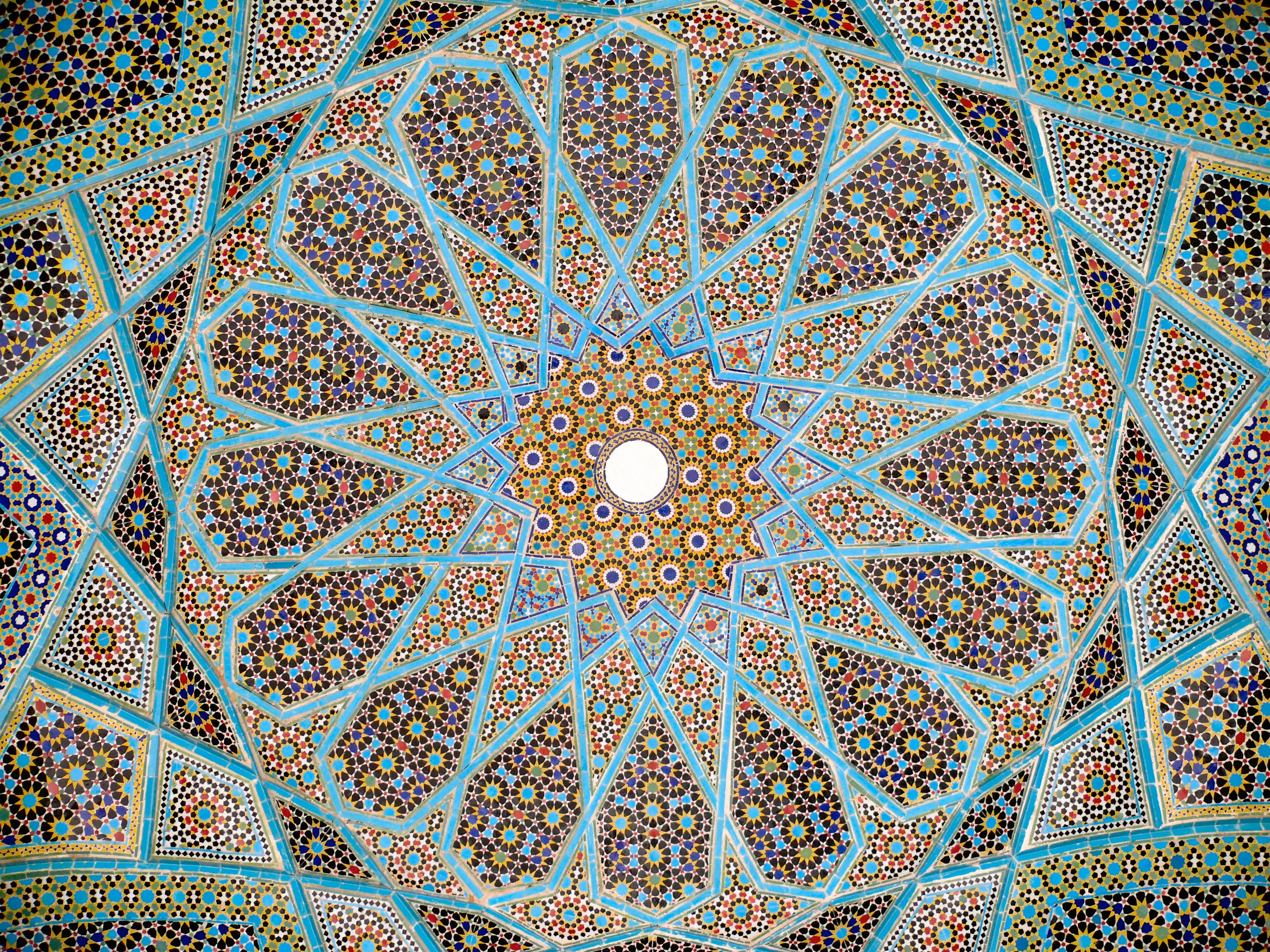 blue and brown floral mandala illustration persian art tradiotional 2k 4k