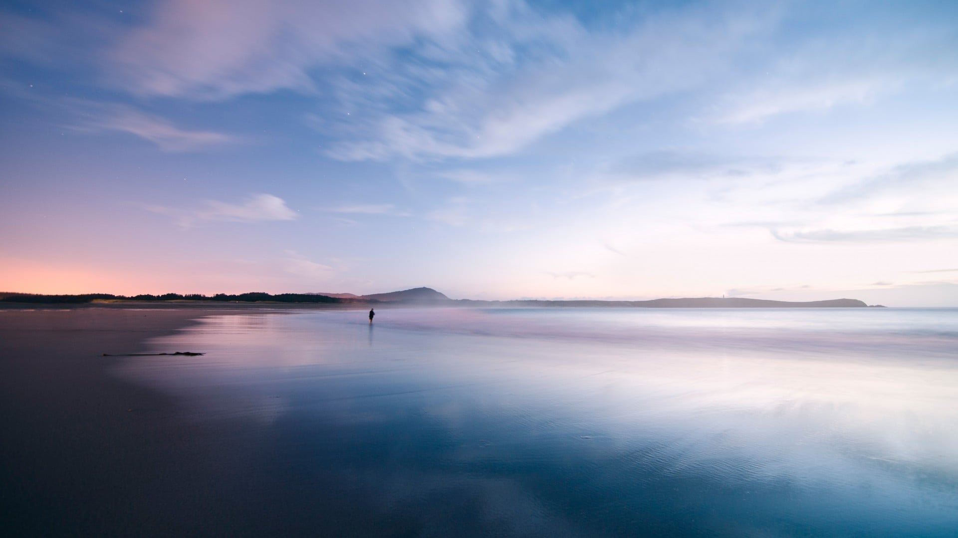 Beach reflection sky water sea 2k