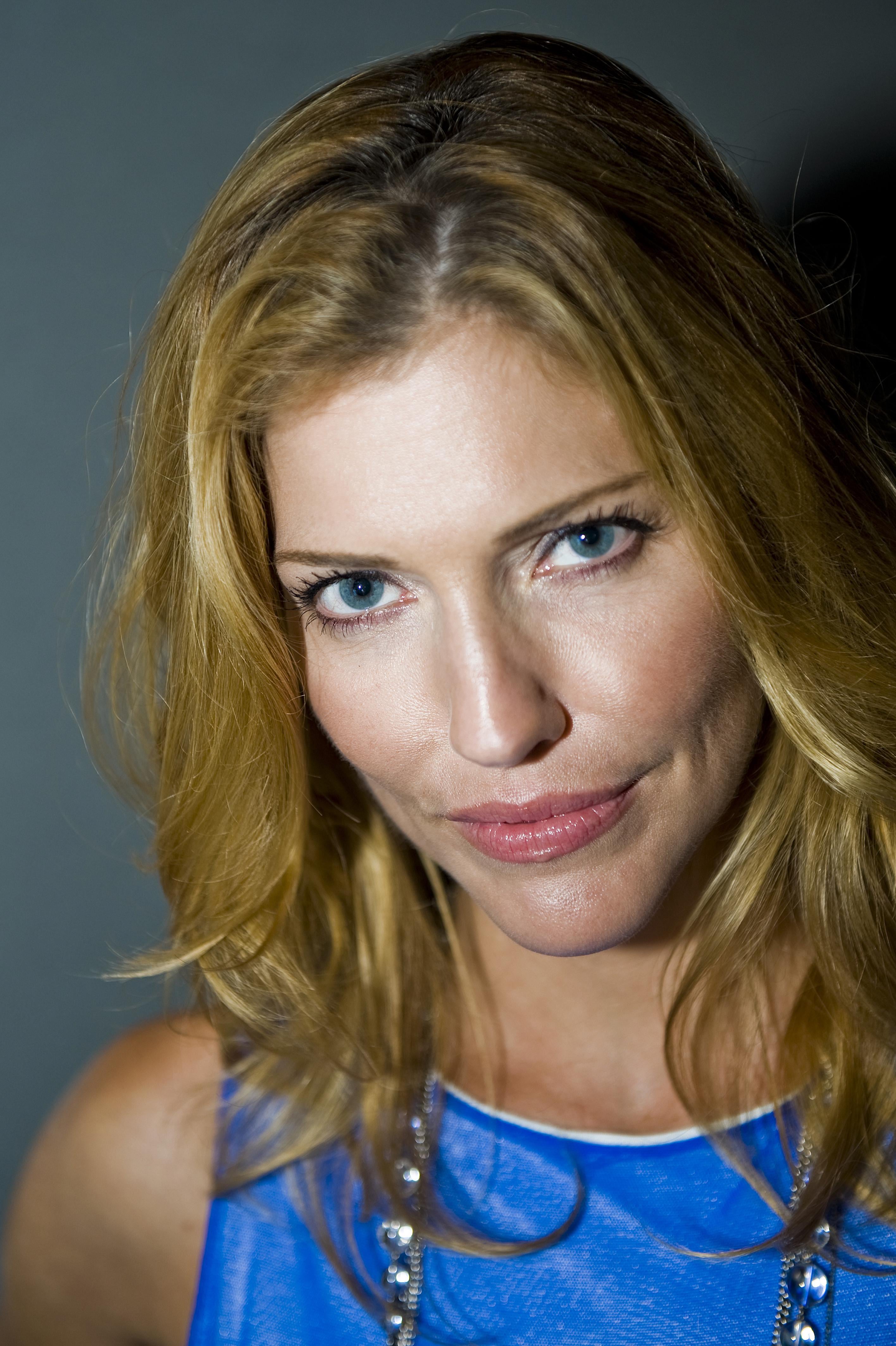 Tricia Helfer 2k